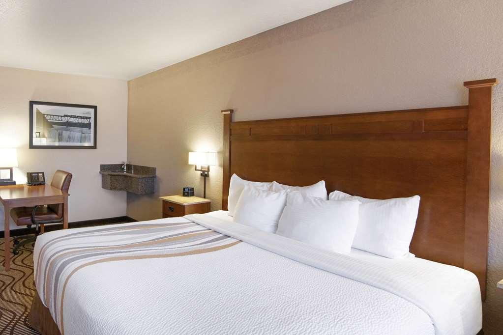 เบสต์ เวสเทิร์น พลัส ริเวอร์ฟรอนต์ โฮเทล แอนด์ สวีท Hotel เกรทฟอลส์ ภายนอก รูปภาพ
