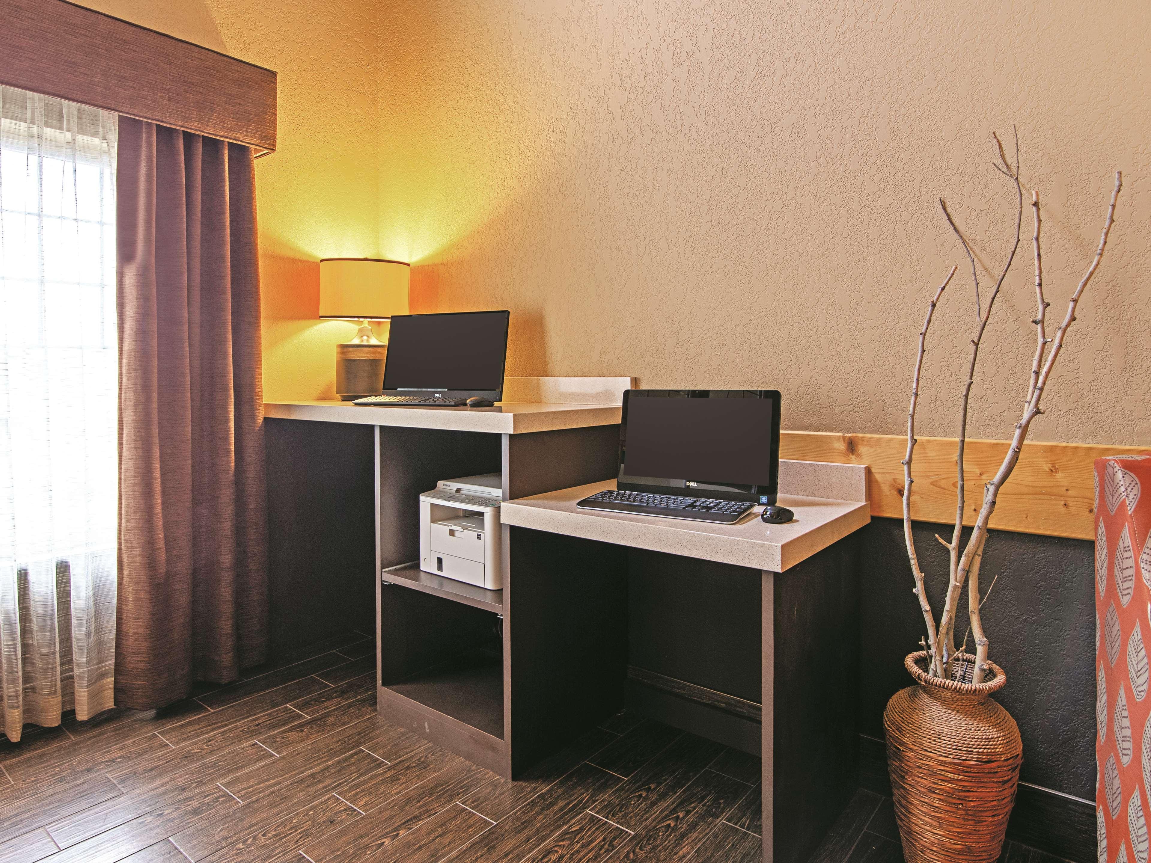 เบสต์ เวสเทิร์น พลัส ริเวอร์ฟรอนต์ โฮเทล แอนด์ สวีท Hotel เกรทฟอลส์ ภายนอก รูปภาพ